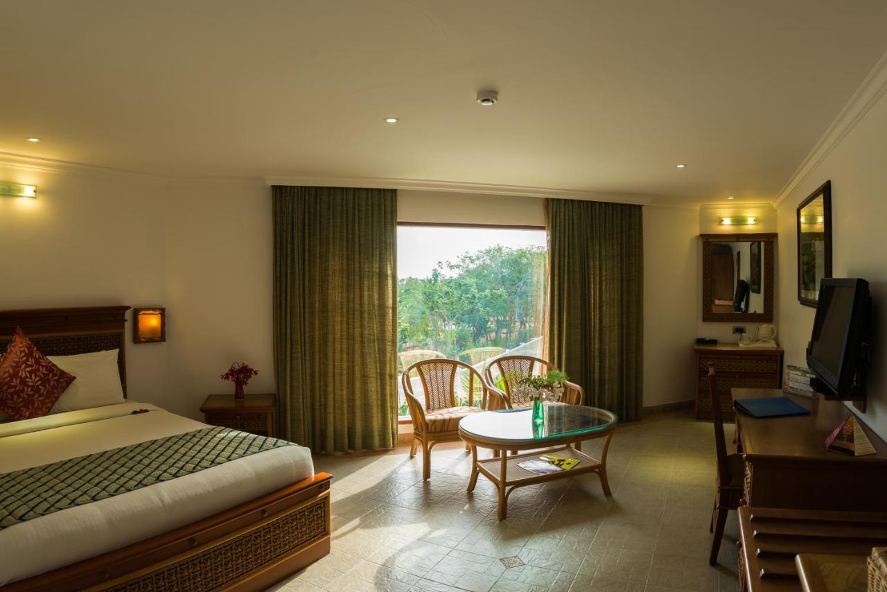 Chariot Beach Resort Mahabalipuram Bagian luar foto