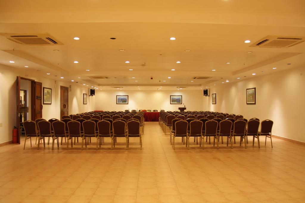 Chariot Beach Resort Mahabalipuram Bagian luar foto