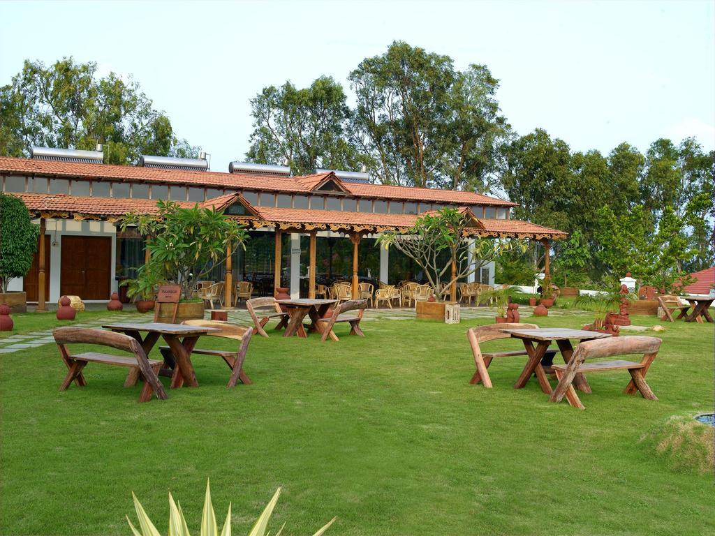 Chariot Beach Resort Mahabalipuram Bagian luar foto
