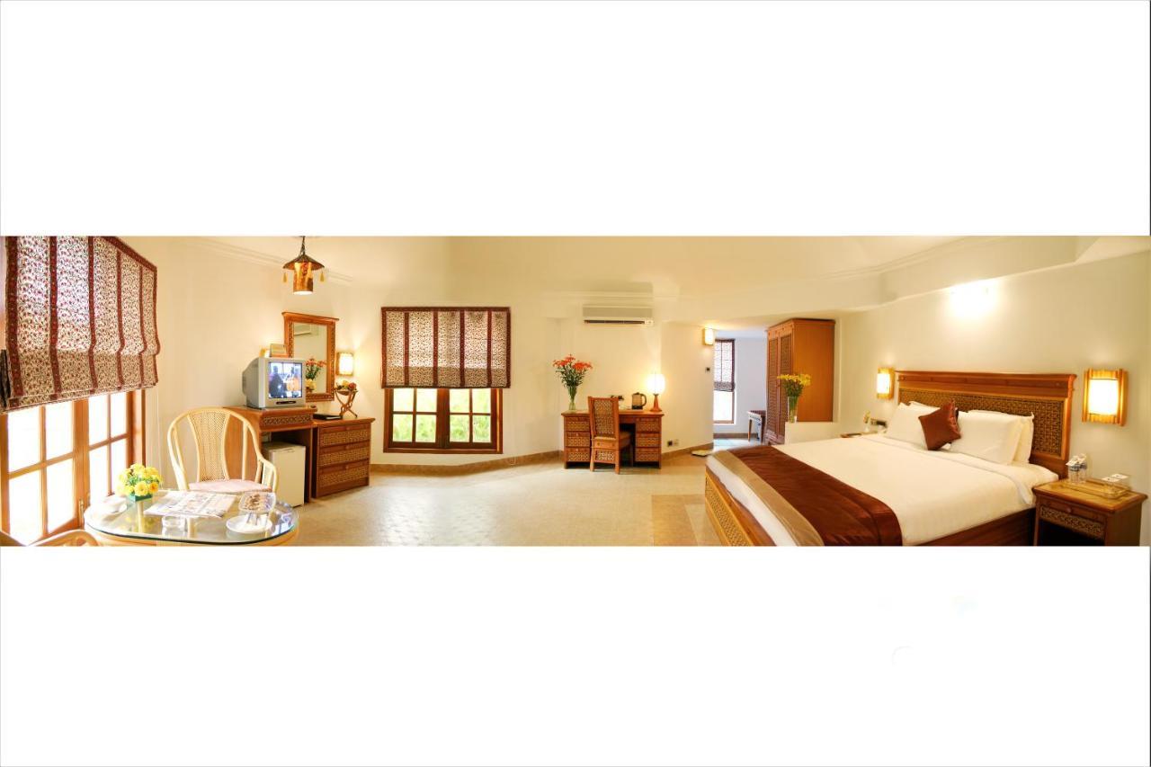 Chariot Beach Resort Mahabalipuram Bagian luar foto